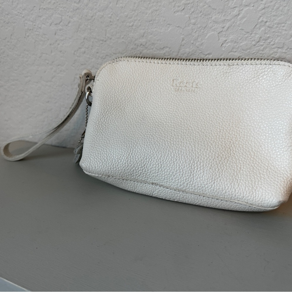 Roots White Pebbled Leather Wristlet Clutch